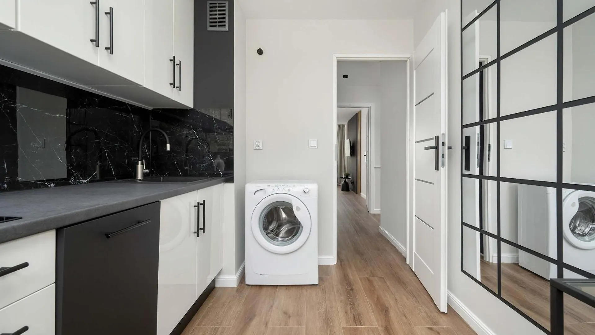 Beautiful Apartment For 4 People By Noclegi Renters Wroclaw 0*,